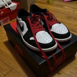 Jordan 1 Retro Low OG Black Toe